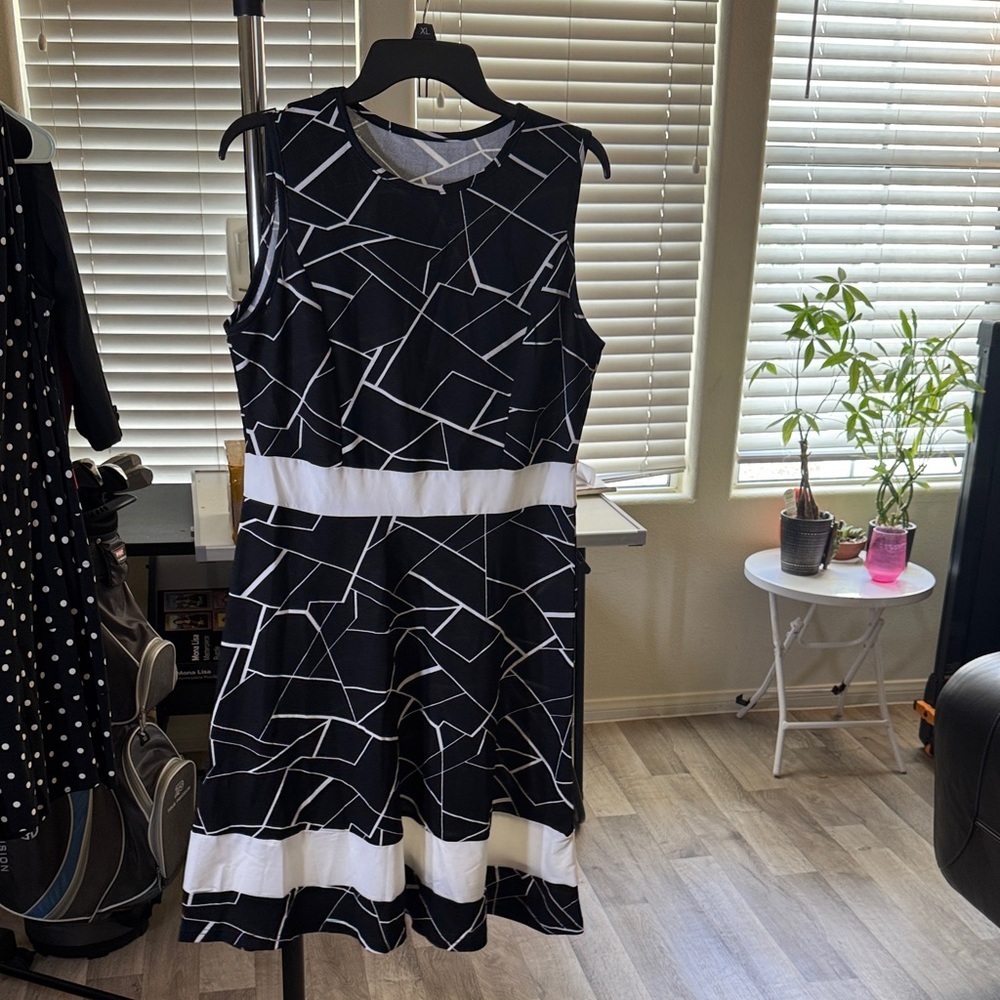 Geometric Black and White Sleeveless Dress